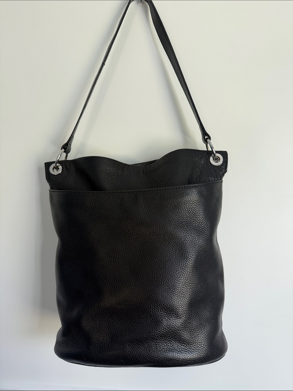 Vince Camuto Black Leather Shoulder Bag with Removable Silver Chain - Picture 2 of 6